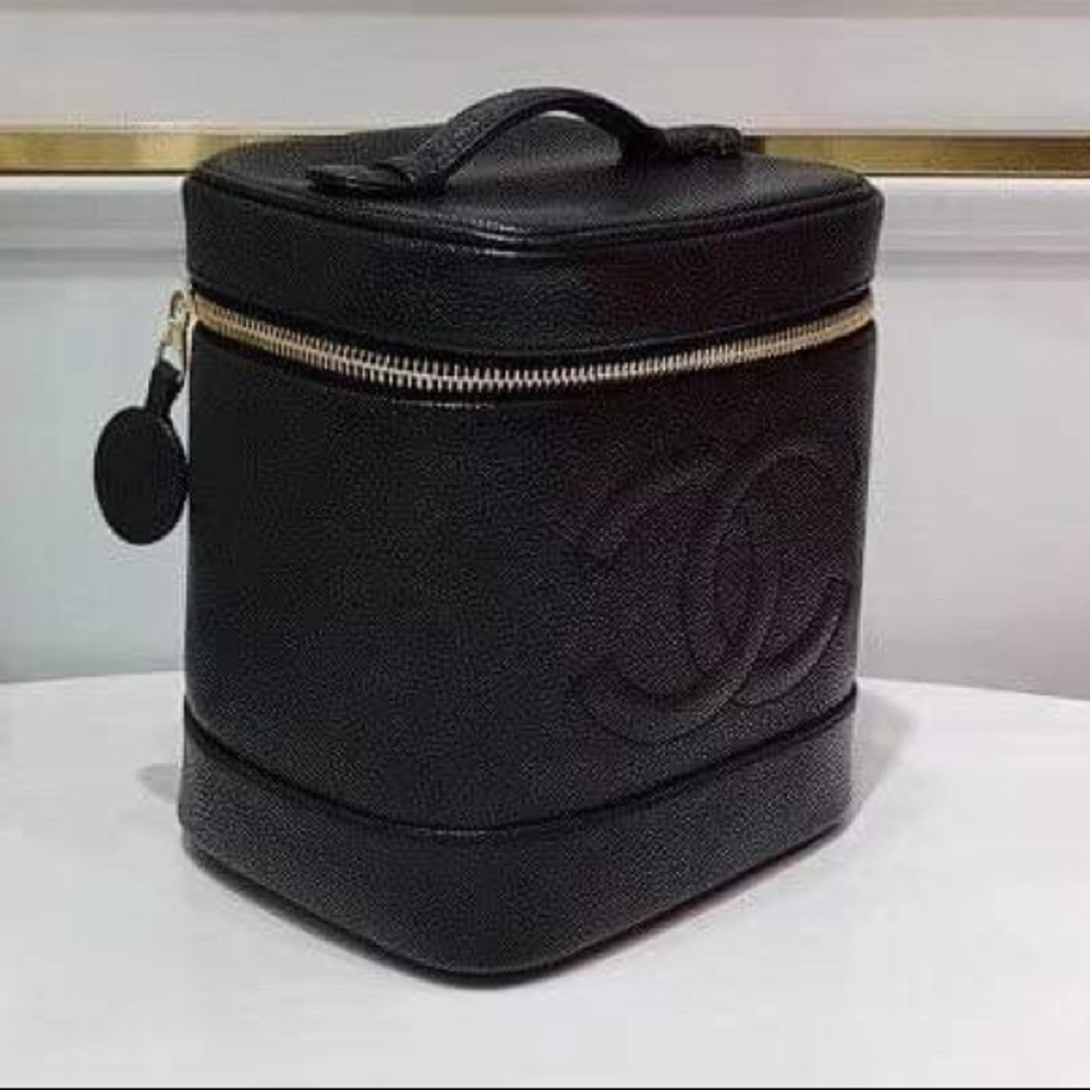 💓Sold💓Chanel Vintage Black Caviar Vanity Case - Picture 2 of 16